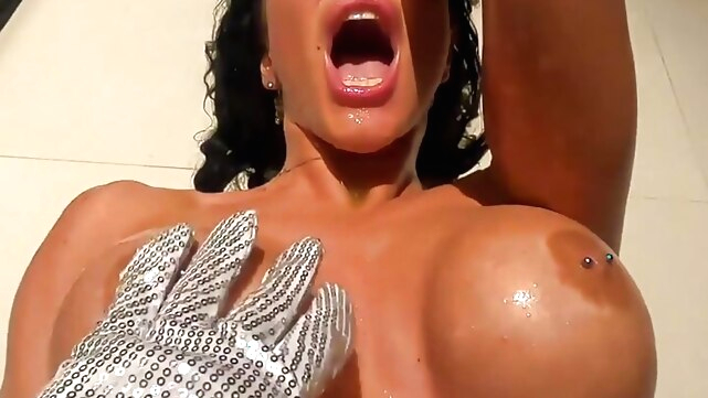 squirting Porn Amandha Fox with extreme dildo and squirting fountain fingering milf